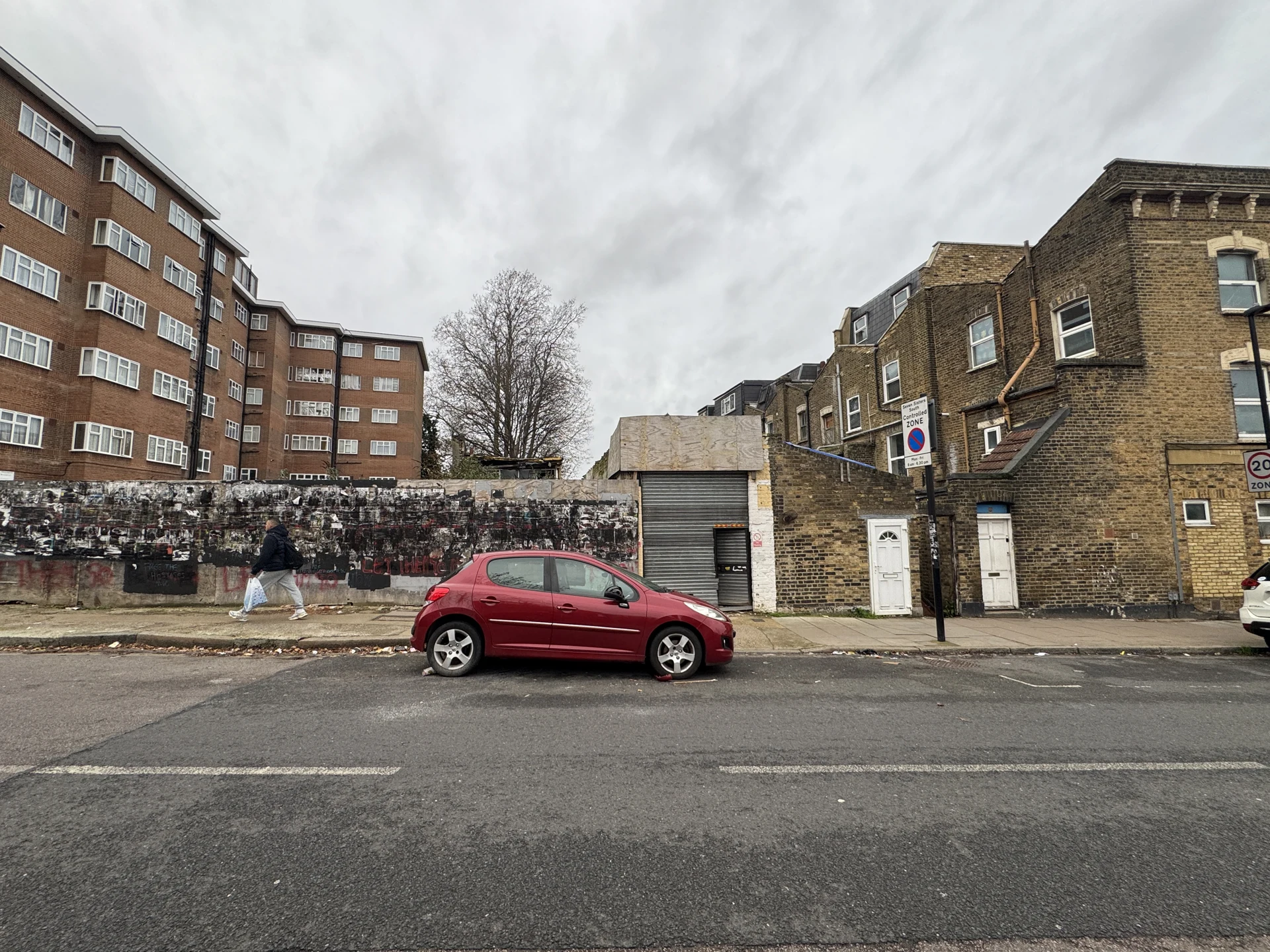 Existing frontage and adjoining buildings on Vartry Road